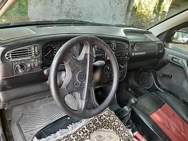 Volkswagen Vento: 1992 г., 1.8 л, Механика, Бензин, Седан