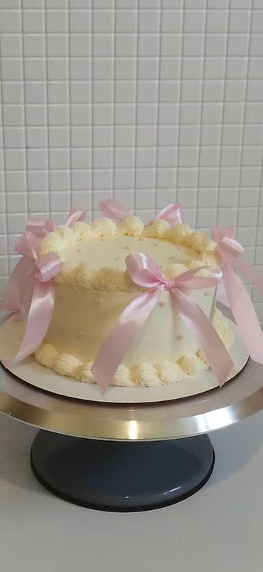 корона на торт: Привет, меня зовут Айя ❣️ Больше года занимаюсь выпечкой на дому — 9