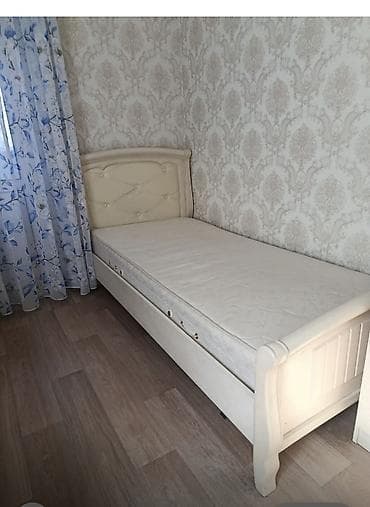 Кровати: Односпальная кровать, Б/у, С матрасом, длина - 200 см — 1