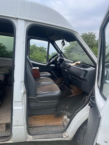 промо стол: Грузопассажирский фургон Ford Transit (длинная/высокая версия). 7 — 10