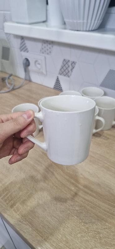 яркие: Набор керамических чашек, 8 штук. - Объем: около 250–300 мл (под — 2