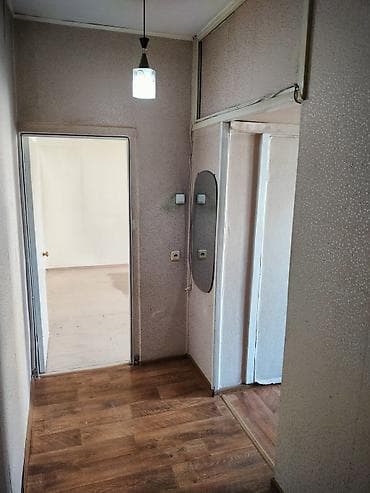 105: 1 комната, 35 м², ул. Боконбаева / Гоголя 105 серия, 5 этаж, Старый ремонт — 3
