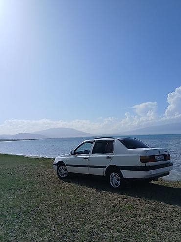 Транспорт: Volkswagen Vento: 1996 г., 1.8 л, Кол менен иштөөчү, Газ, Седан — 3