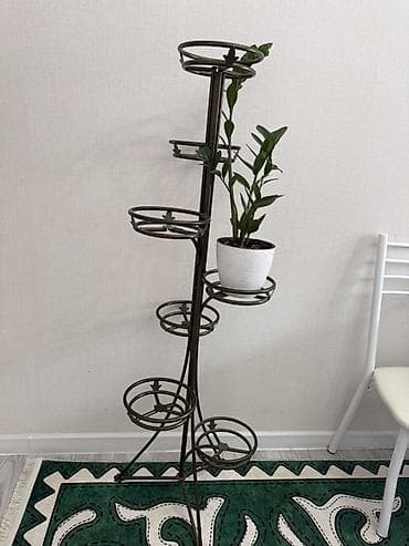 стойки вертикальные для растений: Продаётся стильная металлическая подставка для цветов на 7 горшков — 1
