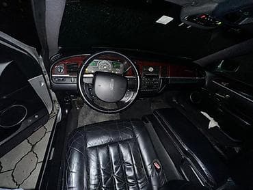 хай лимузин: Лимузин Lincoln Town Car Stretch, серебристый цвет. Ключевые — 9