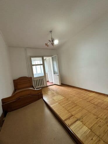 продаю квартиру по улице советская донецкая саманчина: 3 комнаты, 77 м², Индивидуалка, 3 этаж — 12