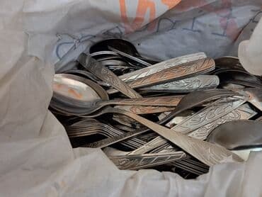 кухонный разделочный стол: Продаю посуду разную. Тарелки по 80 сом пялушки по 40 сом термос — 9