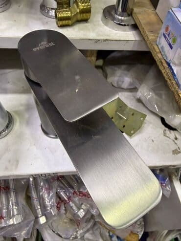 Смеситель для раковины Everest, однорычажный, настольный. - Материал at lalafo.kg Смеситель для раковины Everest, однорычажный, настольный. - Материал