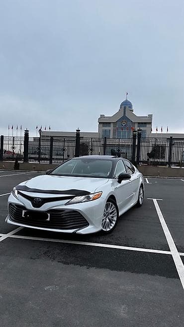 Toyota Camry: 2020 г., 2.5 л, Автомат, Гибрид, Седан — 1