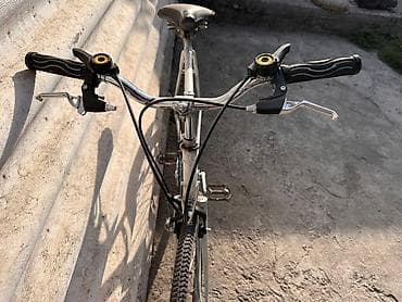 Городские велосипеды: Велосипед в белом цвете с простой конструкцией и минималистичным — 4