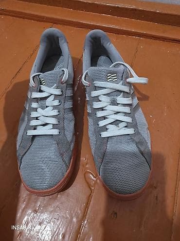 кроссовки original adidas: Мужские кроссовки, 42, Adidas, Б/у, цвет - Серый, Самовывоз, Платная доставка — 1