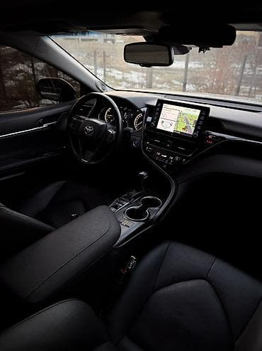 авто тесла: Toyota Camry: 2023 г., 2.5 л, Вариатор, Гибрид, Седан — 5