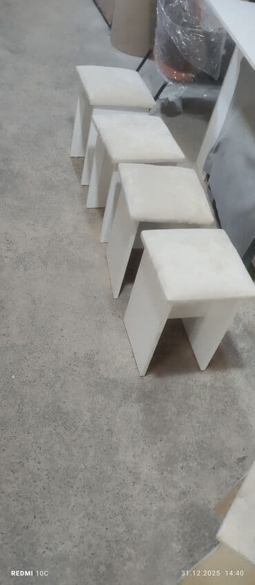 буфет кухонный: Кухонная табуретки мягкая 
новая — 1