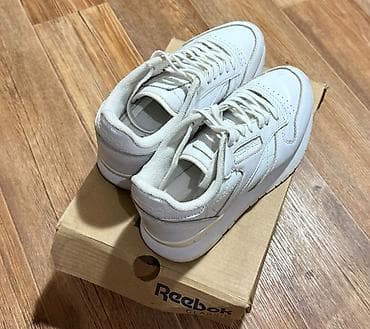 Угги: Продаю кроссовки, размер 37 (длина стельки 23,5 см). Состояние — 2