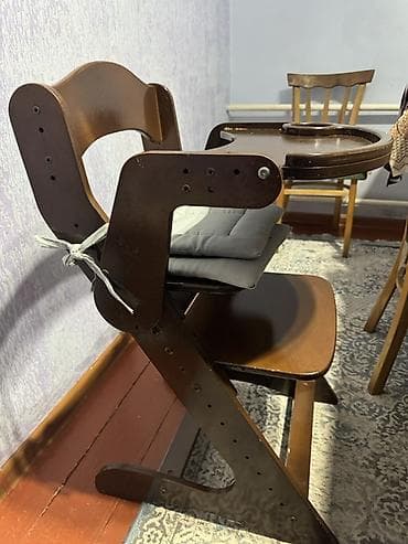 стол и стульчик для ребенка: Растущий стул, Б/у, Дерево, цвет - Коричневый — 1