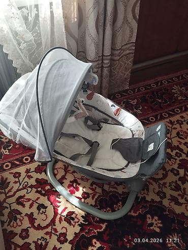 Детский шезлонг, Б/у, Качалка, Другой материал, цвет - Серый