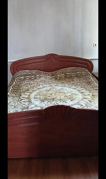 Спальный гарнитур, Б/у, Двуспальная кровать, Шкаф, Тумба, Другая страна производитель, Самовывоз, цвет - Коричневый