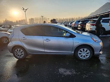 lada 2105: Toyota Prius: 2012 г., 1.5 л, Вариатор, Гибрид, Хетчбек — 6