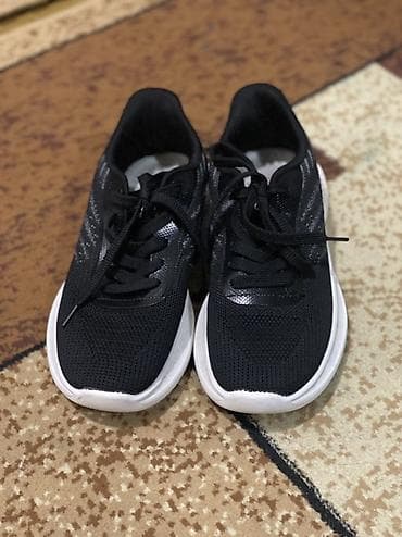 Кроссовки, 2 пары. 1) Классические шнурованные кроссовки: - Цвет