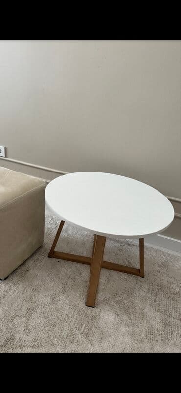 стеклянный обеденный стол: Столик диаметр 60 см! Практически новый, без царапин, без изъян. Ножки — 1