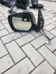 Toyota Land Cruiser V8, черный цвет кузова.
зеркала правый и левый