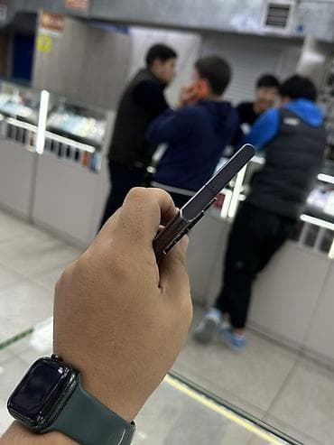 со стилусом: Samsung Galaxy S22 Ultra, Б/у, 256 ГБ, цвет - Черный, eSIM — 6