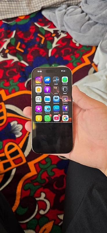 aple iphone 5: IPhone 16 Pro, Золотой — 2