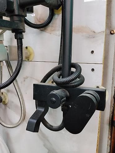 Смесители для ванны и душа: Смеситель/кран для душа (настенный) в матовом черном исполнении — 1