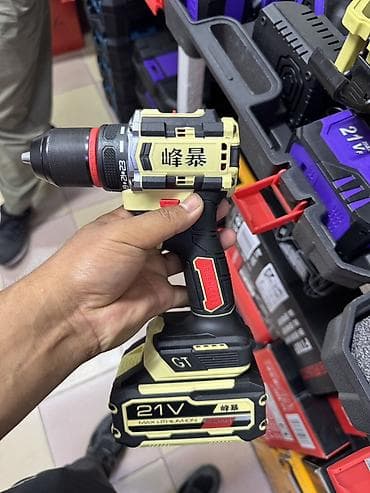 ac adapter: Аккумуляторная бесщеточная дрель‑шуруповерт 21V в чемодане — 2