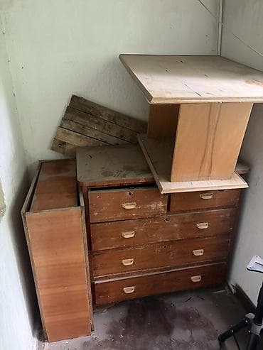 продаю старый мебел: Шкаф для инструментов, В наличии — 1