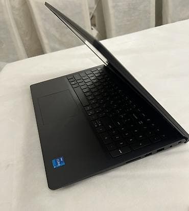 делл: Dell Vostro 3520 / i5-1235U / 16GB RAM / 512GB SSD / 120Hz Продаю — 2