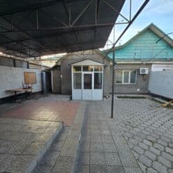 жалал абад дом квартира: 62 кв. м, 2 бөлмө, Евроремонт, Унаа токтотуучу жай, Забор, тосулган — 2