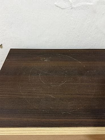 Компьютердик үстөлү, Колдонулган, Текчелери бар — 5