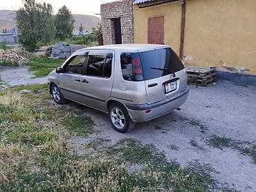 2 4 д: Toyota Raum: 1997 г., 1.5 л, Автомат, Бензин, Лифтбек — 5