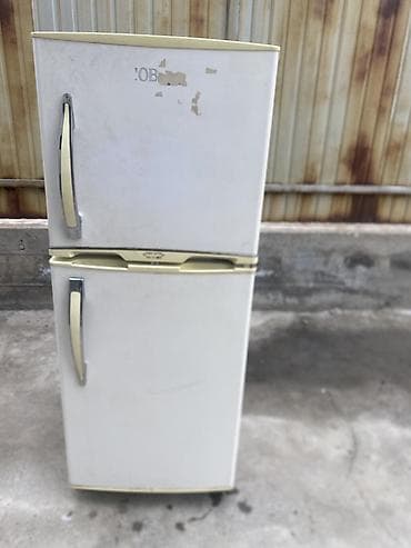 Холодильник двухкамерный с верхней морозильной камерой