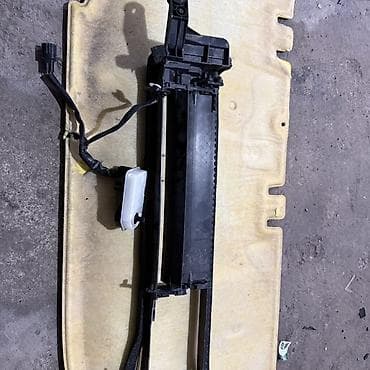 для такси авто: Электропривод (актуатор) и направляющая жалюзи радиатора AISIN Тойота — 2