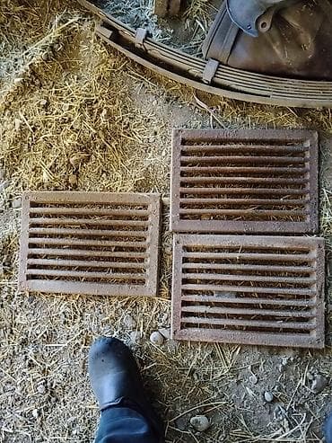 чугун металл: Печка двери чугунная толстый металл,есть 4 штуки, 2шт. большие, 2шт — 6