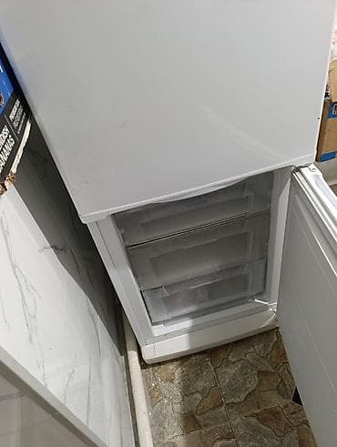 тв зоона: Продается холодильник Indesit, двухкамерный, белый. Особенности: - — 4