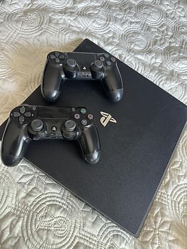 купить игровой руль для пк: PlayStation 4 Slim с двумя беспроводными геймпадами DualShock 4 — 2