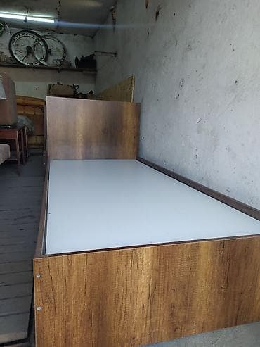 Кровати: В продаже односпальная кровать из ЛДСП с высоким изголовьем в наличии — 4