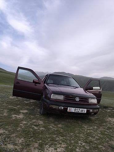 Volkswagen Vento: 1993 г., Седан — 1