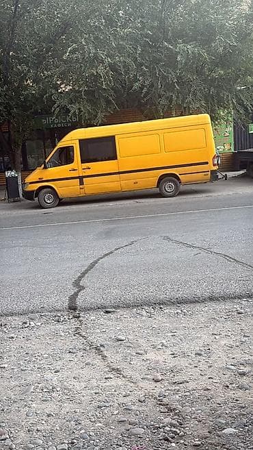 конвертер: Грузопассажирский фургон (микроавтобус) желтого цвета. Особенности: - — 1