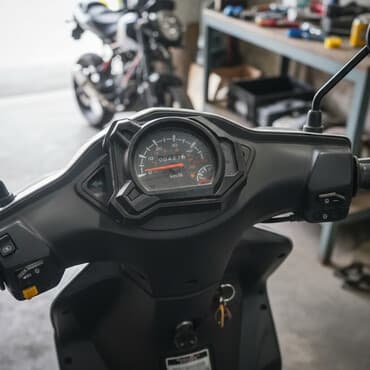 электро скутер ск8: Скутер 50–125 см³ (бензиновый), городско-​туристический стиль — 1