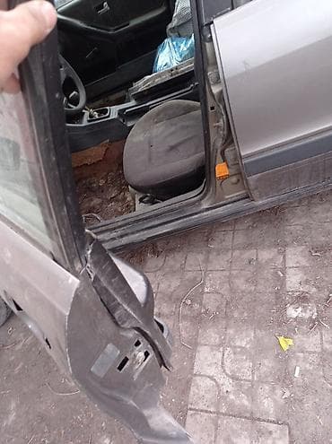 капоты ауди: Audi 80: 1989 г., Седан — 7