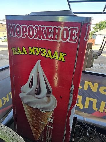 марожный смесь: Фризер для мягкого мороженого, напольный, с тремя рычагами выдачи — 4