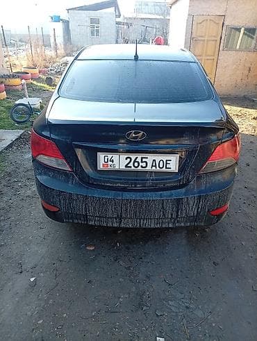 Hyundai Solaris: 2013 г., 1.6 л, Механика, Бензин, Седан
