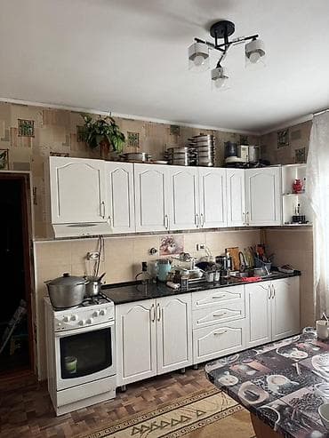 4: Дом с двором и большим навесом для авто: • Закрытый участок за — 7