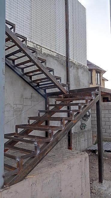 мансардный: Металлическая лестница Наружные, Форма лестницы: Много-маршевая — 6