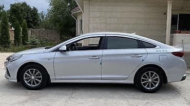 чанган юни с: Hyundai Sonata: 2022 г., Седан — 4