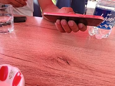 true: IPhone XR, цвет Coral (оранжево‑розовый) - Корпус: стекло/алюминий — 2